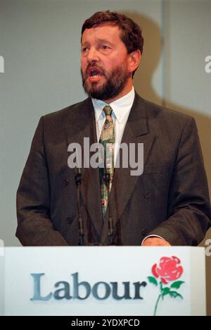 David Blanket, Minister für Bildung, sprach auf der Pressekonferenz der Labour Party „Stay on Get On“ 1997 in London, England, Vereinigtes Königreich Stockfoto