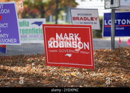 Schild "Mark Robinson Governor" Vor Dem Polling Place Stockfoto