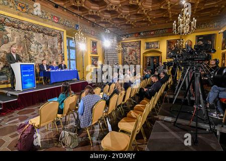 Vilnius, Litauen. Oktober 2024. Vilija Blinkeviciute, Vorsitzende der Sozialdemokratischen Partei, nimmt an einer Pressekonferenz in Vilnius, Litauen, am 28. Oktober 2024 Teil. Litauens oppositionelle Sozialdemokratische Partei (LSDP) gewann am Sonntag die Abwertung der Parlamentswahlen, wie vorläufige Ergebnisse der Zentralen Wahlkommission belegen. Quelle: Alfredas Pliadis/Xinhua/Alamy Live News Stockfoto