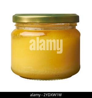 Flasche Ghee isolierter weißer Hintergrund, Modell-Vorlagenglas mit geklärter Butter, die in der kulinarischen und traditionellen Medizin verwendet wird Stockfoto