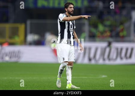 Mailand, Italien. Oktober 2024. Manuel Locatelli vom Juventus FC Gesten während des Fußballspiels der Serie A zwischen dem FC Internazionale und Juventus FC im Stadio Giuseppe Meazza am 27. Oktober 2024 in Mailand Italien. Quelle: Marco Canoniero/Alamy Live News Stockfoto