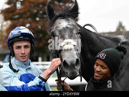 Leicester, Großbritannien, 28.10.2024, Belgrave, geritten von Rossa Ryan, gewinnt die britischen EBF-Einsteiger 2,40 auf Leicester Racecourse, Leicester Picture von Paul Blake/Alamy Sports News Stockfoto