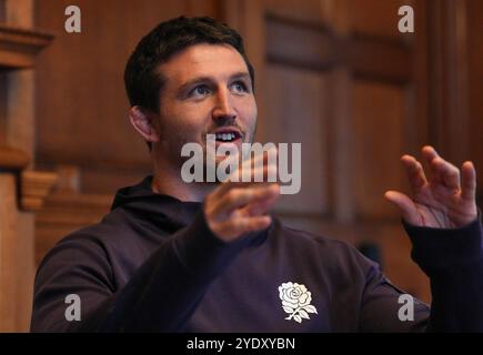 Englands Tom Curry während einer Pressekonferenz im Pennyhill Park, Bagshot. Bilddatum: Montag, 28. Oktober 2024. Stockfoto