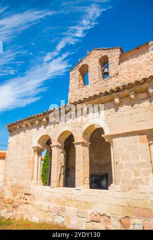 Atrium der Kirche San Miguel. Beleña de Sorbe, Provinz Guadalajara, Castilla La Mancha, Spanien. Stockfoto