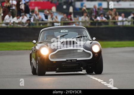 Jimmie Johnson, Dario Franchitti, Aston Martin DB4GT, Stirling Moss Memorial Trophy, mit GT-Fahrzeugen mit geschlossenem Cockpit, die vor 1963 gefahren wurden Stockfoto