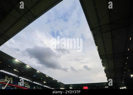 Duisburg, Schweiz. Oktober 2024. Duisburg, Deutschland, 28. Oktober 2024: Allgemeine Ansicht außerhalb der Schauinsland-Reisen-Arena vor dem Internationalen Freundschaftsfußballspiel für Damen zwischen Deutschland und Australien in der Schauinsland-Reisen-Arena in Duisburg, Deutschland. (Daniela Porcelli/SPP) Credit: SPP Sport Press Photo. /Alamy Live News Stockfoto