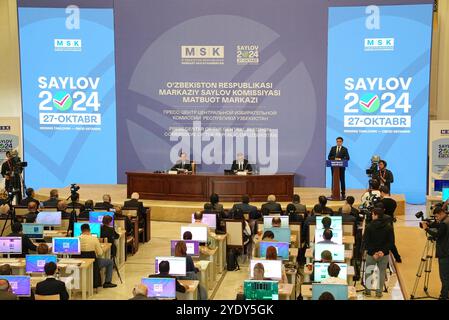 Taschkent. Oktober 2024. Dieses Foto, das am 28. Oktober 2024 aufgenommen wurde, zeigt eine Pressekonferenz der Usbekischen Zentralen Wahlkommission in Taschkent, Usbekistan. Die Usbekische Zentralwahlkommission hat die vorläufigen Ergebnisse der Wahlen zum Unterhaus des parlaments mit 150 Sitzen bekannt gegeben. Nach Angaben der kommission gewann die Liberal Demokratische Partei Usbekistans die Mehrheit der Sitze bei den Wahlen zur parlamentskammer von Oliy Majlis, dem Unterhaus des parlaments. Quelle: Zafar Khalilov/Xinhua/Alamy Live News Stockfoto