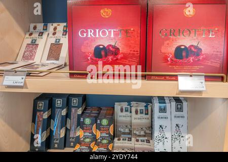 Dubrovnik Kroatien, Brsalje ulica Street, Shopping Souvenirs, lokal hergestellte Produkte, handwerkliche Schokolade Kirschen orange, kroatische Balkan Europa EU Stockfoto