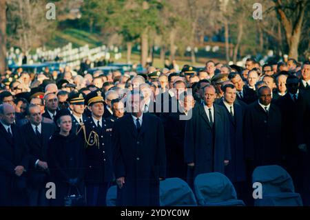 US-Präsident Lyndon B. Johnson, der an der Grabstätte des US-Präsidenten John F. Kennedy teilnahm, Arlington National Cemetery, Virginia, USA, Cecil Stoughton, Fotos Des Weißen Hauses, 25. November 1963 Stockfoto