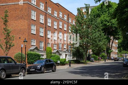 London - 06 16 2022: Blick auf die Ennismore Gardens Stockfoto