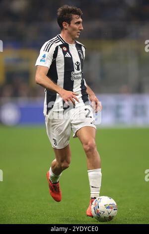 Mailand, Italien. Oktober 2024. Andrea Cambiaso von Juventus während des Spiels der Serie A in Giuseppe Meazza, Mailand. Der Bildnachweis sollte lauten: Jonathan Moscrop/Sportimage Credit: Sportimage Ltd/Alamy Live News Stockfoto