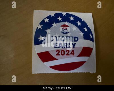 Ich habe früher Sticker für die Präsidentschaftswahl 2024 in New York City, NY, USA, gestimmt Stockfoto