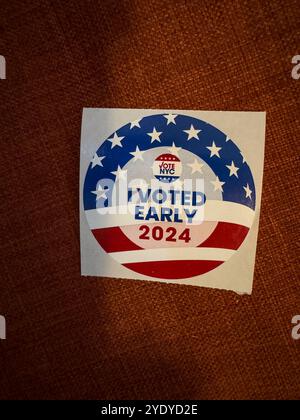 Ich habe früher Sticker für die Präsidentschaftswahl 2024 in New York City, NY, USA, gestimmt Stockfoto