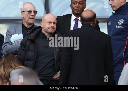 London, Großbritannien. Oktober 2024. Interim England Manager Lee Carsley blickt während des Spiels der Premier League im Londoner Stadion auf die Tribüne. Der Bildnachweis sollte lauten: Paul Terry/Sportimage Credit: Sportimage Ltd/Alamy Live News Stockfoto