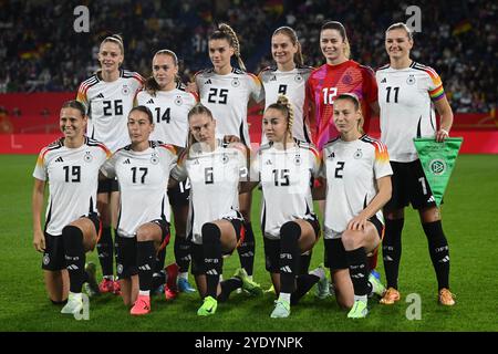 Duisburg, Deutschland. Oktober 2024. Fußball, Frauen: Internationale Spiele, Deutschland - Australien in der Schauinsland-Reisen-Arena steht die deutsche Frauennationalmannschaft vor dem Spiel an. Quelle: Sebastian Gollnow/dpa/Alamy Live News Stockfoto