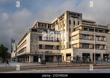 Die Abendsonne scheint auf das Kaufhaus House of Fraser in Plymouth, Devon. Stockfoto