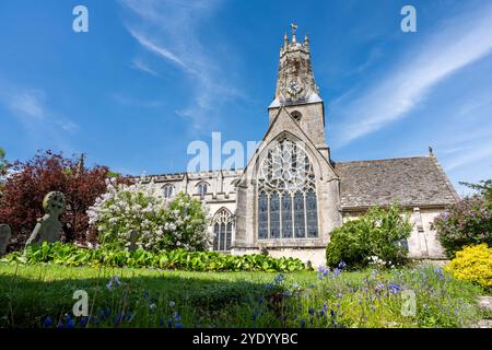 Die traditionelle Pfarrkirche der Heiligen Dreifaltigkeit in Minchinhampton in Gloucestershire. Stockfoto