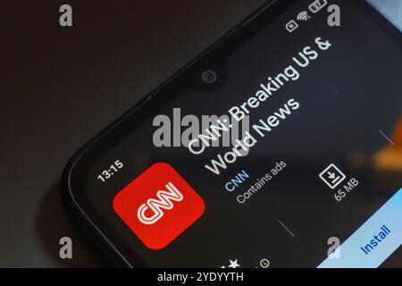 28. Oktober 2024, Brasilien. In dieser Abbildung wird das CNN-App-Logo auf einem Smartphone-Bildschirm angezeigt Stockfoto