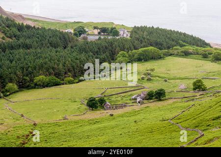 Das Dorf Porth y Nant und die abgelegenen Häuser liegen im Nant Gwrtheyrn Valley auf der Halbinsel Llyn in Nordwales. Stockfoto