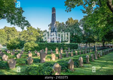 Offiziersgräber, Sowjetischer Ehrenfriedhof, Bassinplatz, Potsdam, Brandenburg, Deutschland *** Offiziersgräber, sowjetischer Ehrenfriedhof, Bassinplatz, Potsdam, Brandenburg, Deutschland Stockfoto