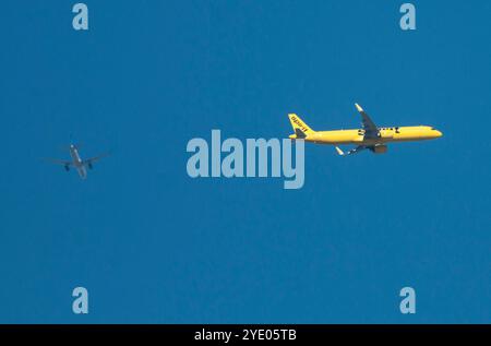 Ein Spirit Airlines Airbus A320 fährt zum Philadelphia International Airport ab. Stockfoto