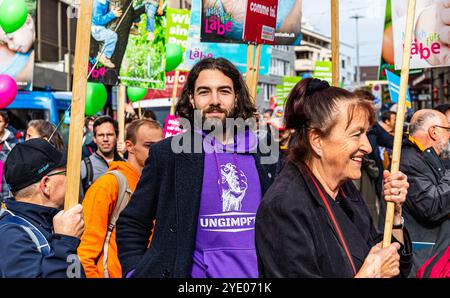 Zürich, Schweiz, 14. September 2024: Auch der Präsident der Bürgerbewegung Massvoll Nicolas Rimoldi nahm am Marsch für das Leben Teil. (Foto von J Stockfoto