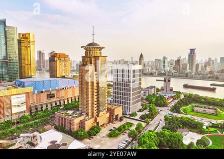 Wunderschöne Bürohochhäuser, Stadtgebäude von Pudong, Shanghai, China. Stockfoto