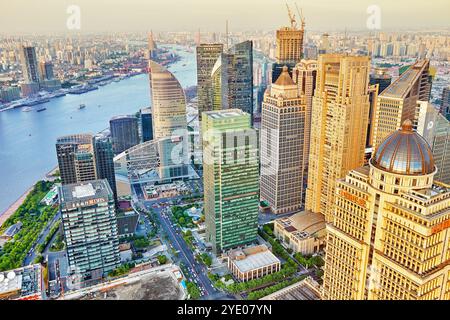 Wunderschöne Bürohochhäuser, Stadtgebäude von Pudong, Shanghai, China. Stockfoto