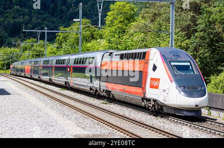 Böztal, Schweiz, 19. Mai 2024: Zwischen Basel und Zürich verkehrt ein TGV-Zug. Der Zug bietet die tägliche Verbindung zwischen den Schweizern Stockfoto