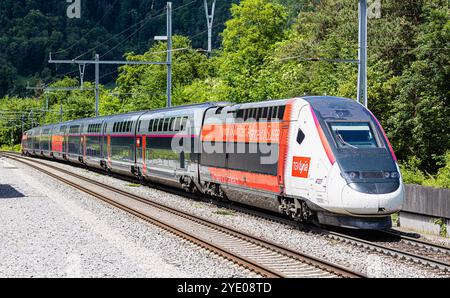 Böztal, Schweiz, 19. Mai 2024: Zwischen Basel und Zürich verkehrt ein TGV-Zug. Der Zug bietet die tägliche Verbindung zwischen den Schweizern Stockfoto