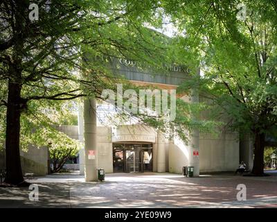 Knoxville, TN, USA-21. Sept. 2024: City County Building an der Main Street. Eingang und Vorderterrasse. Stockfoto