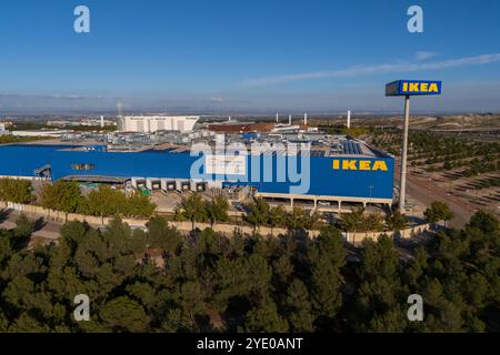 Aus der Vogelperspektive des IKEA-Geschäfts im Einkaufszentrum Puerto Venecia, Saragoza, Spanien Stockfoto