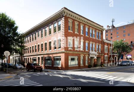 Knoxville, TN, USA-21 Sept. 2024: Das Cherokee Building, ein historisches 3-stöckiges Gebäude der Jahrhundertwende an der Ecke von Kirche und Markt. Stockfoto