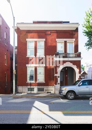 Knoxville, TN, USA-21 Sept. 2024: The Ely Building, ein 1903, zweistöckiges Gebäude des gleichen Jahrgangs wie das daneben liegende Cherokee Building. Church Street. Stockfoto