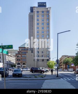 Knoxville, TN, USA-21. September 2024: Freie Sicht auf das Century Bank Gebäude von Church and Walnut. Stockfoto