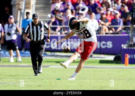 26. Oktober 2024: Der Texas Tech Red Raiders Place Kicker Reese Burkhardt (38) startet während eines Spiels zwischen den Texas Tech Red Raiders und den Texas Christian University Horned Frogs im Amon G. Carter Stadium in Fort Worth, Texas. Freddie Beckwith/CSM Stockfoto