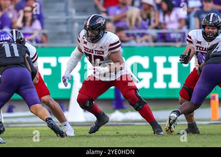 26. Oktober 2024: Texas Tech Red Raiders Offensive Lineman Caleb Rogers (76) versucht, während eines Spiels zwischen den Texas Tech Red Raiders und den Texas Christian University Horned Frogs im Amon G. Carter Stadium in Fort Worth, Texas, zu blockieren. Freddie Beckwith/CSM Stockfoto