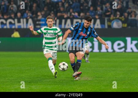 Berat Djimsiti von Atalanta BC 1907 gefolgt von Daizen Maeda vom Celtic FC während der UEFA Champions League 2024/2025 League Phase MD1 Fußballspiel BE Stockfoto