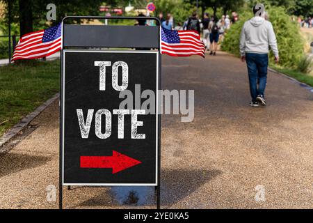 28. Oktober 2024: Leitfaden zur Wahl des amerikanischen Präsidenten in den USA. Symbolischer Wahltag in den Vereinigten Staaten von Amerika. PHOTOMONTAGE *** Wegweiser zur Wahl des amerikanischen Präsidenten in den USA. Symbolbild Wahltag in den Vereinten Staaten von Amerika. FOTOMONTAGE Stockfoto