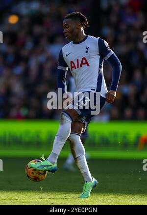 Tottenham Hotspur's Destiny Udogie in Aktion während des Premier League Spiels im Selhurst Park, London. Bilddatum: Sonntag, 27. Oktober 2024. Stockfoto