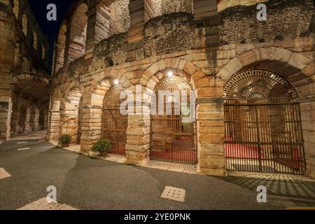 Verona Arena altes römisches Amphitheater in Verona, Italien. Die historischen römischen Ruinen sind älter als das Kolosseum in Rom und heute ein Open-Air-Operntheater Stockfoto