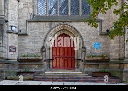 Mill Hill Chapel Red Doors und inklusive nicht-konformistische Unitarian Church, City Square, Leeds, West Yorkshire, England, UK Stockfoto