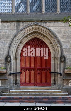 Mill Hill Chapel Red Doors und inklusive nicht-konformistische Unitarian Church, City Square, Leeds, West Yorkshire, England, UK Stockfoto