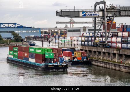 Hafen Duisburg Ruhrort, Container Frachtschiff wird am DeCeTe, Duisburger Container-Terminal, BE- und entladen, duisport, Duisburger Hafen AG, Duisburg, NRW, Deutschland, Containerhafen Dusiport *** Hafen Duisburg Ruhrort, Containerfrachter wird be- und entladen bei DeCeTe, Duisburger Containerterminal, duisport, Duisburger Hafen AG, Duisburg, NRW, Deutschland, Containerhafen Dusiport Stockfoto