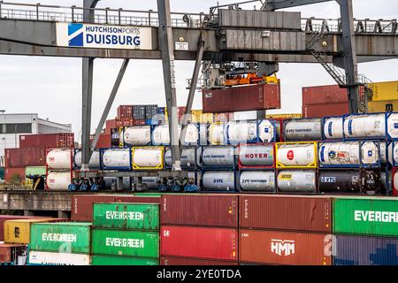 Hafen Duisburg Ruhrort, Container Frachtschiff wird am DeCeTe, Duisburger Container-Terminal, BE- und entladen, duisport, Duisburger Hafen AG, Duisburg, NRW, Deutschland, Containerhafen Dusiport *** Hafen Duisburg Ruhrort, Containerfrachter wird be- und entladen bei DeCeTe, Duisburger Containerterminal, duisport, Duisburger Hafen AG, Duisburg, NRW, Deutschland, Containerhafen Dusiport Stockfoto