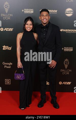 Savio Moreira de Oliveira alias Savinho und seine Frau Anna Carolina Barbosa Moreira kamen am 28. Oktober 2024 zur Ballon d or 2024 Zeremonie im Chatelet Theater in Paris, Frankreich. Foto: Jerome Dominé/ABACAPRESS. COM Credit: Abaca Press/Alamy Live News Stockfoto