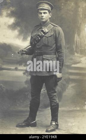 1. Weltkrieg Soldat in voller Uniform. Vintage World war 1 Uniform Stockfoto