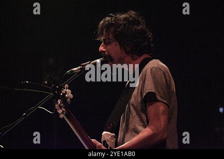 Ferrara, Italien. Oktober 2024. Das italienische Quartett I Hate My Village spielt in Sala Estense. (Foto: Carlo Vergani/Pacific Press) Credit: Pacific Press Media Production Corp./Alamy Live News Stockfoto