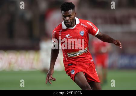 Lima, Peru. Oktober 2024. Jimmy Valoyes aus Cienciano spielte am 27. Oktober 2024 im Monumental Stadium in Lima, Peru, während des Liga-1-Spiels zwischen Universitario de Deportes und Cienciano. (Foto: Miguel Marruffo/PRESSINPHOTO) Credit: PRESSINPHOTO SPORTS AGENCY/Alamy Live News Stockfoto