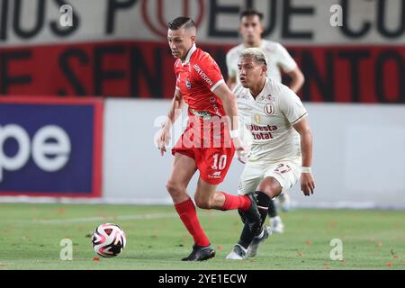 Lima, Peru. Oktober 2024. Gonzalo Ritacco von Cienciano spielte am 27. Oktober 2024 im Monumental Stadium in Lima, Peru, während des Liga-1-Spiels zwischen Universitario de Deportes und Cienciano. (Foto: Miguel Marruffo/PRESSINPHOTO) Credit: PRESSINPHOTO SPORTS AGENCY/Alamy Live News Stockfoto